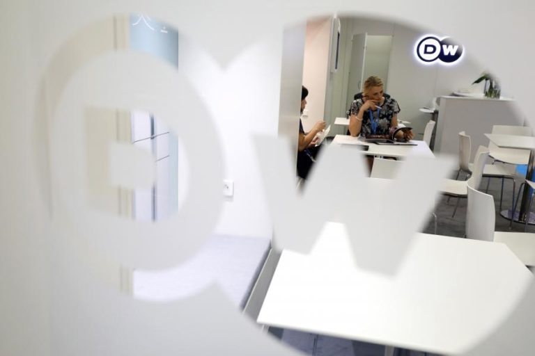 Afeganistão: Canal público alemão denuncia morte de familiar de jornalista em Cabul