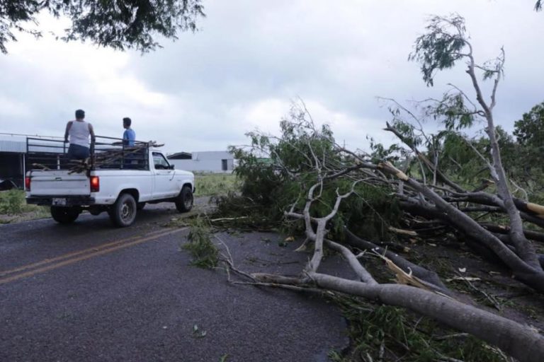 Furacão Nora chega à costa do estado mexicano de Jalisco