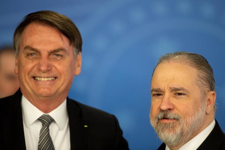 Senadores denunciam PGR do Brasil por encobrir supostos crimes de Bolsonaro