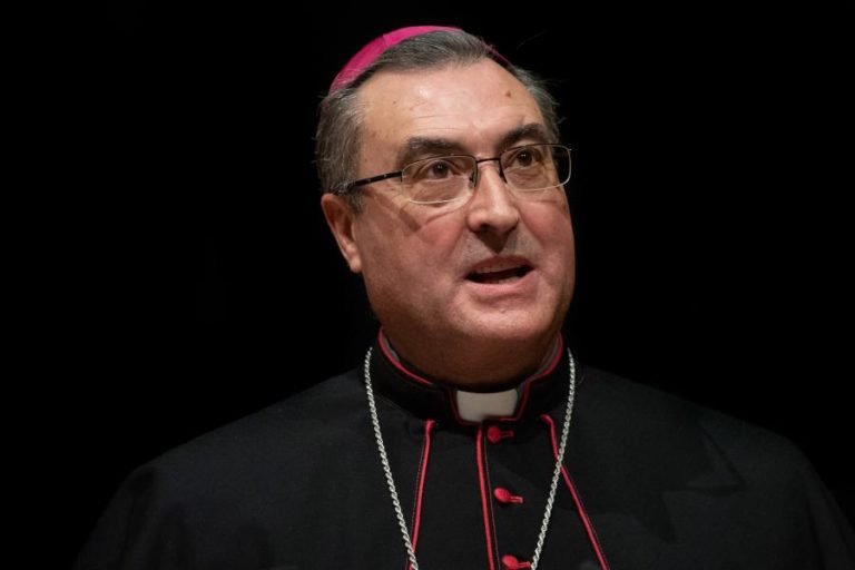 Bispo do Porto critica forma com EUA retiraram as forças militares do Afeganistão