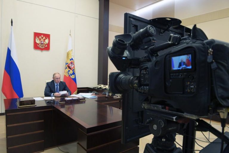 Rússia detém jornalistas que criticam classificação de colegas como “agentes externos”