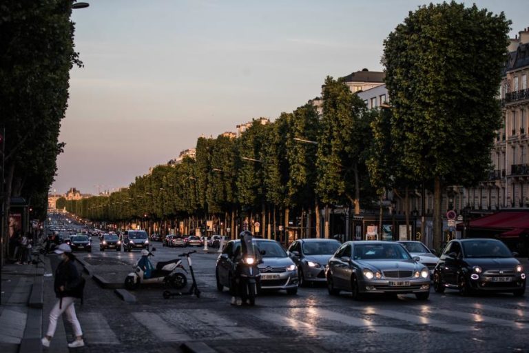 Paris arranca 2.ª feira com limite de 30km/hora na maioria das ruas