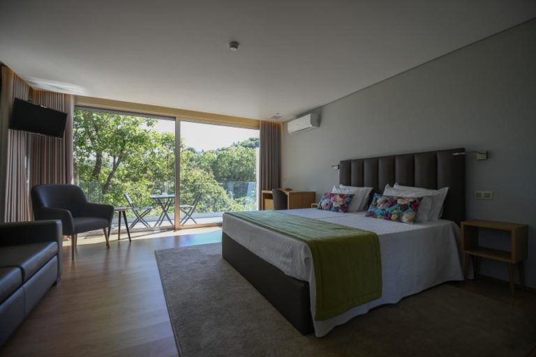 Empreendimentos turísticos e alojamento local voltam a ter alunos do superior