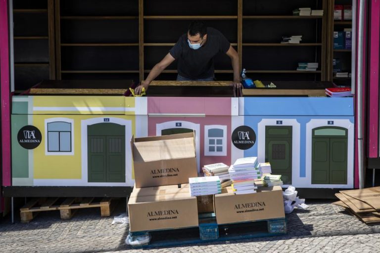 Feira do Livro de Lisboa abriu com leitores interessados e editores expectantes