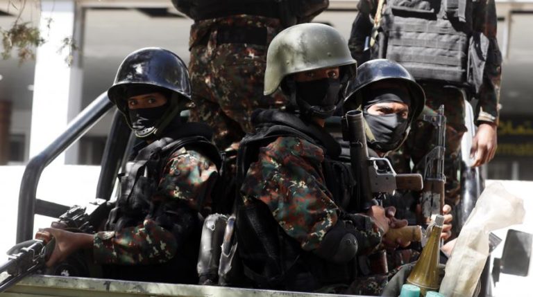 Número de mortos em ataque a base aérea no Iémen sobe para 30