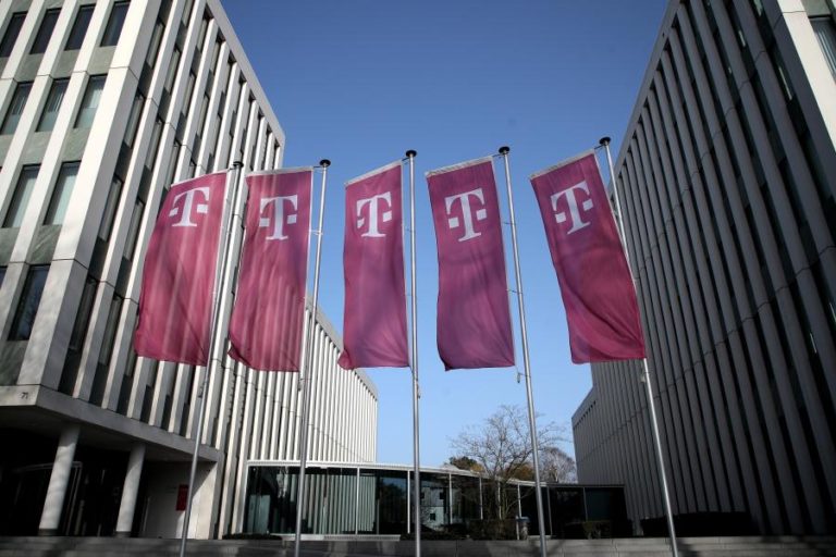 Lucro da Deutsche Telekom cresce 68,6% no 1.º semestre para 2.815 ME
