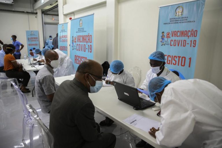 Covid-19: Angola quer atingir cobertura vacinal de 31% até final de setembro