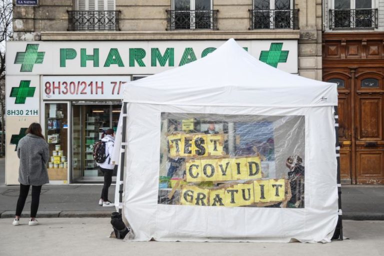 Covid-19: Dados de testes de 700 mil franceses divulgados na internet