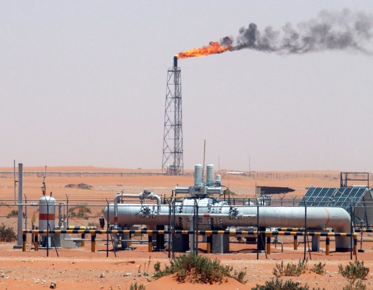 Petrolífera saudita duplica lucros no 1.º semestre deste ano