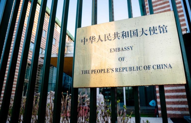 Covid-19: Embaixada da China nos EUA denuncia “manipulação política”