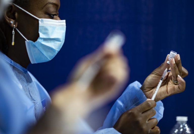 Covid-19: Falar de terceira dose é ridicularizar a equidade das vacinas – OMS África