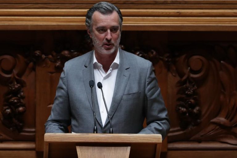 Covid-19: Iniciativa Liberal acusa autoridades de falta de coordenação na vacinação de crianças