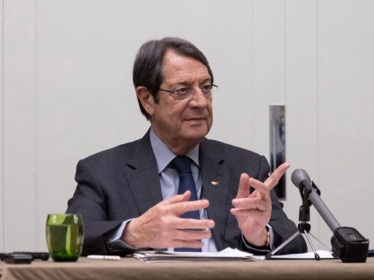 Chipre retira passaportes a cipriotas-turcos envolvidos em abertura de Varosha