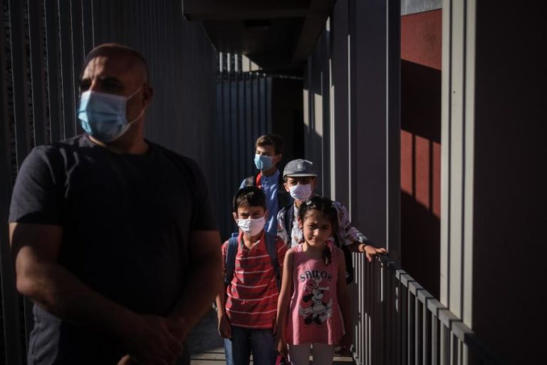 Grupo de 21 crianças e jovens de campos refugiados chegaram a Portugal