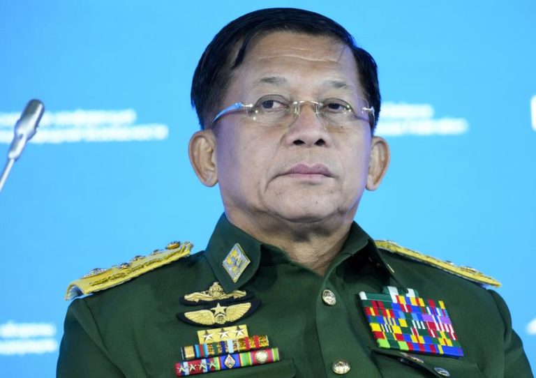 Myanmar: Líder da junta volta a prometer eleições até 2023 quando golpe assinala seis meses