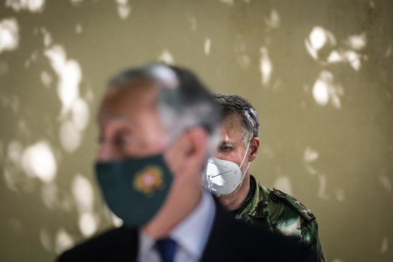 PR condecora vice-almirante Gouveia e Melo pela sua carreira militar