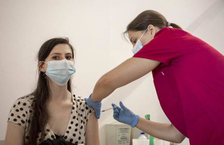 Covid-19: Vacinação de jovens nos Açores por convocatória, “casa aberta” e agendamento