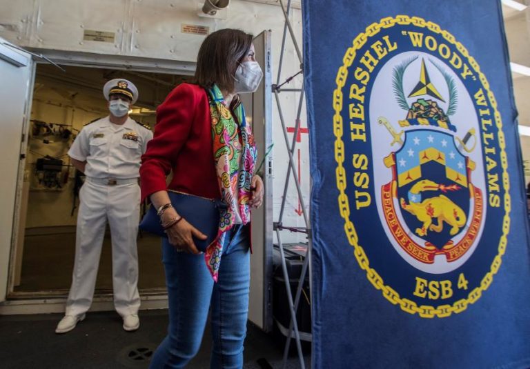 Afeganistão: Ministra espanhola da Defesa admite atentado no aeroporto de Cabul