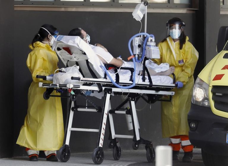 Covid-19: Diminuição ligeira de casos em Espanha mas mais hospitalizações