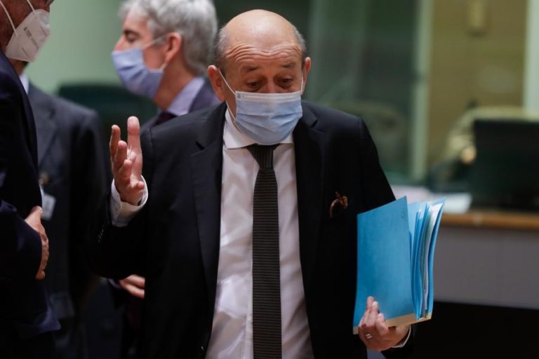 Afeganistão: França pede aos EUA que permaneçam em Cabul o tempo necessário