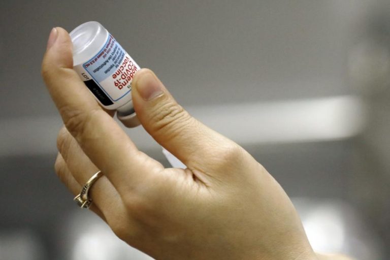 Covid-19: Japão suspende novos lotes de vacinas da Moderna por suspeitas de contaminação