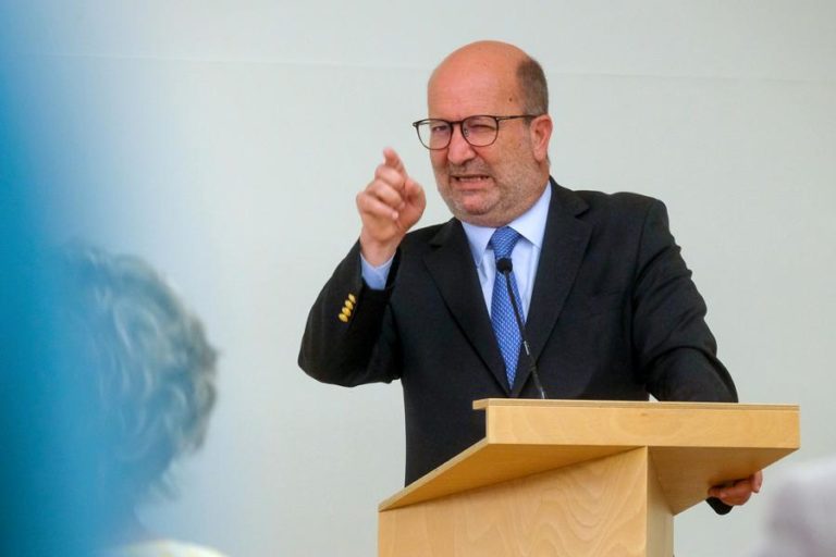 Clima: Ministro do Ambiente diz que “é tempo” de parar com combustíveis fósseis