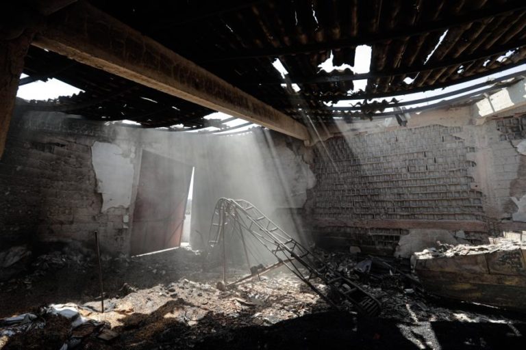 Incêndios: Mais de 230 operacionais e 12 meios aéreos combatem fogo em Odemira