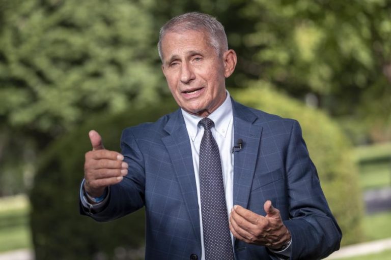Covid-19: Fauci diz que “não há dúvida” sobre necessidade de terceira dose de vacina