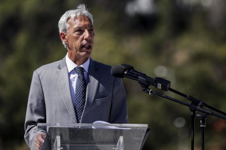 MDN aponta para “próximas semanas” transportes gratuitos para ex-combatentes