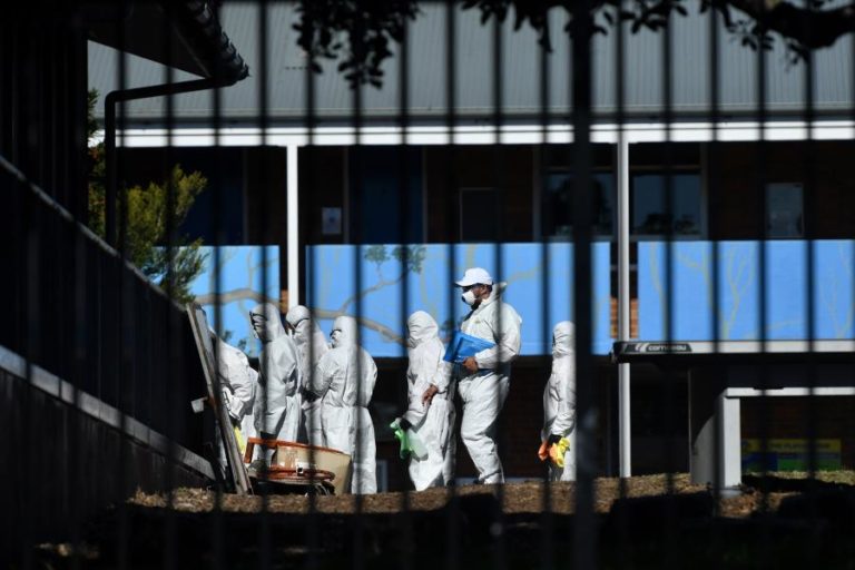 Covid-19: Austrália prolonga confinamento em Sydney por um mês e impõe uso de máscara na rua