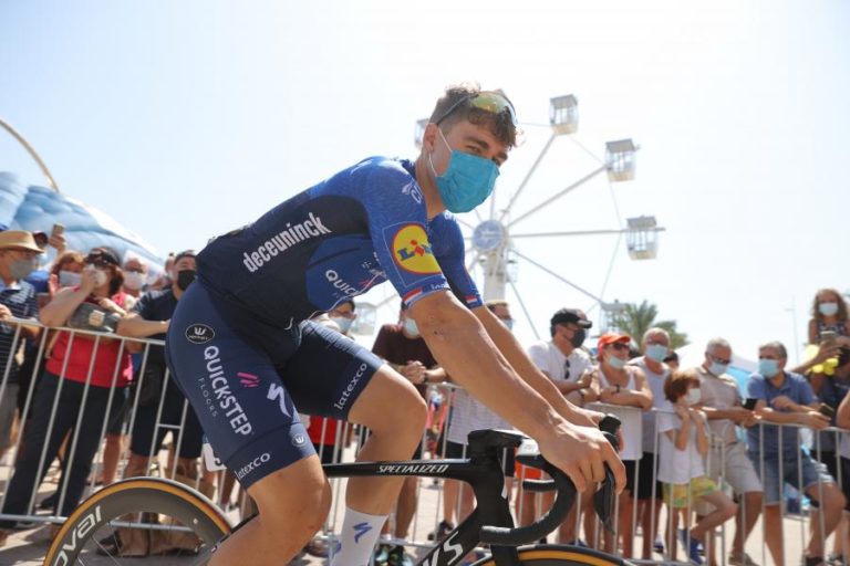 Vuelta: Jakobsen triunfa pela segunda vez, Roglic conserva liderança