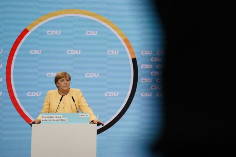 Afeganistão: Merkel pede reflexão sobre fracasso do Ocidente