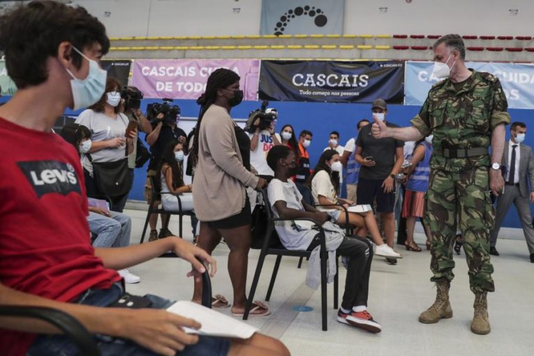 Covid-19: Gouveia e Melo diz que poder local foi “essencial” na ajuda ao SNS