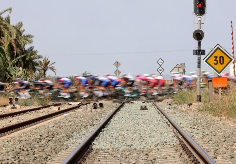 Vuelta: Tudo igual, pelotão reserva forças para o Velefique