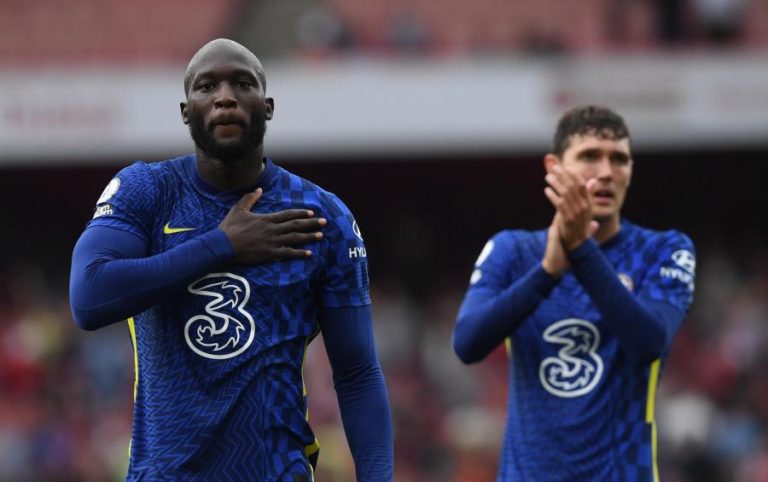 Chelsea vence Arsenal com Lukaku a estrear-se a marcar