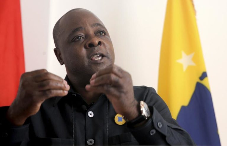 Líder da CASA-CE defende “fim da musculatura” na indicação de dirigentes da CNE angolana