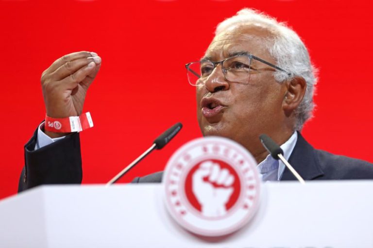 PS/Congresso: Costa prevê 70% dos menores entre 12 e 17 anos com uma dose da vacina até domingo