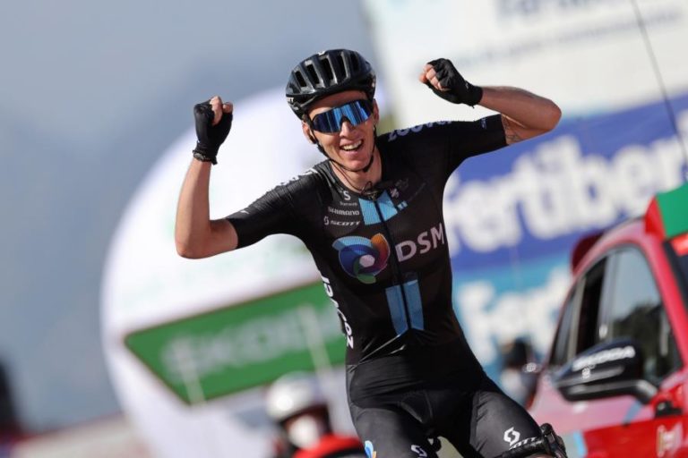 Vuelta: Romain Bardet vence 14.ª etapa, Odd Christian Eiking segue líder
