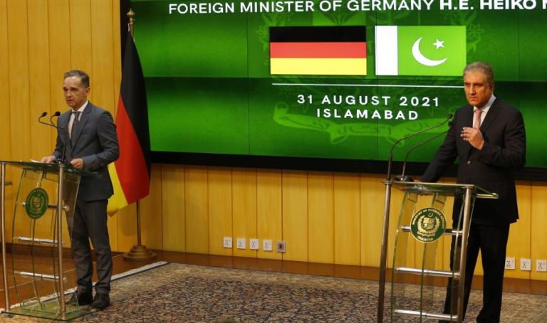 Afeganistão: Paquistão diz que talibãs vão formar Governo em breve e pede apoio internacional