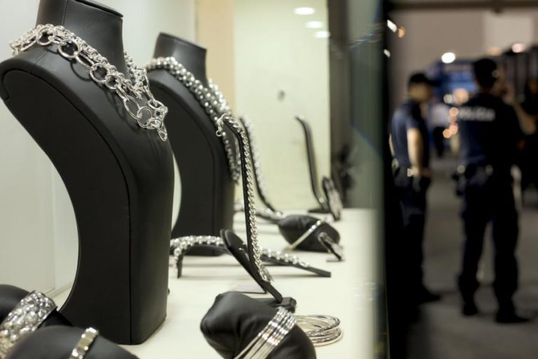 Bienal de Joalharia Contemporânea reflete em Lisboa sobre corpo, medo e proteção