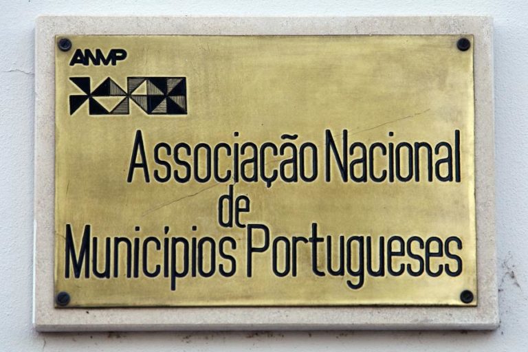 Autárquicas: PS afirma que vai manter as presidências da ANMP e da ANAFRE