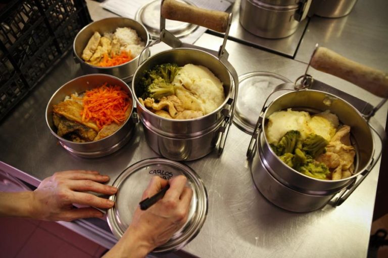 Trabalhadores das cantinas do Politécnico do Porto voltaram hoje a exigir reintegração