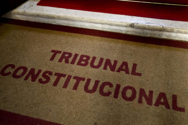 Maioria dos partidos acusa PSD de interesse eleitoral por querer transferir TC para Coimbra