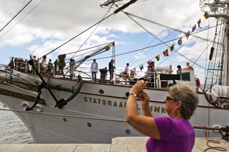 Veleiro norueguês pára em Lisboa em viagem científica pelo mundo
