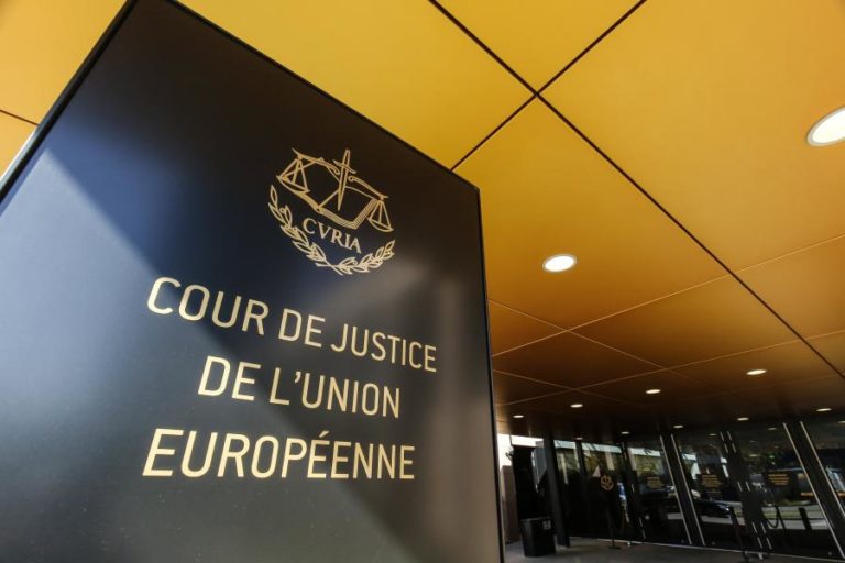 Bruxelas pede a tribunal europeu a aplicação de uma multa à Polónia