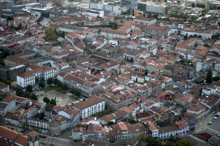 Chuva provoca queda de árvores e inundações em Braga