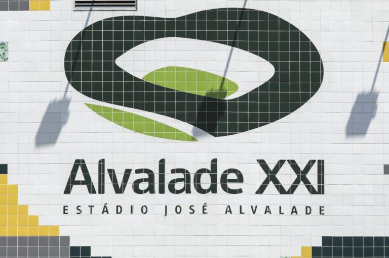 Sporting apela a adeptos para que não utilizem pirotecnia