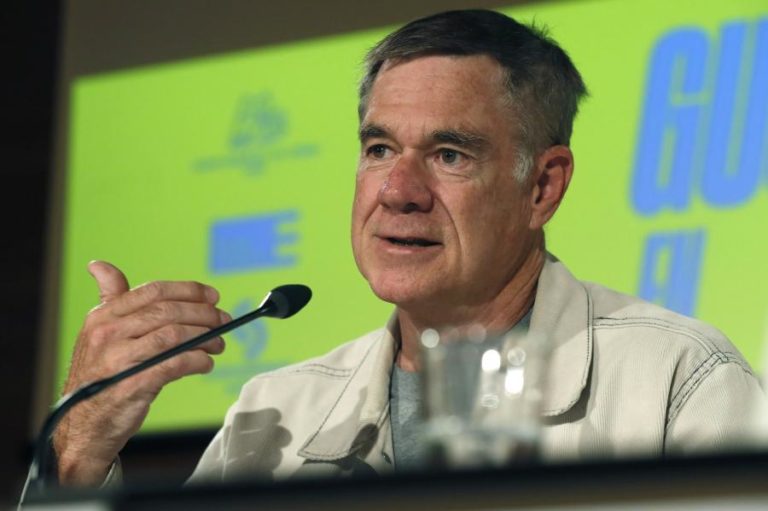 Cineasta Gus Van Sant estreia musical em Portugal, que andará em digressão até 2022