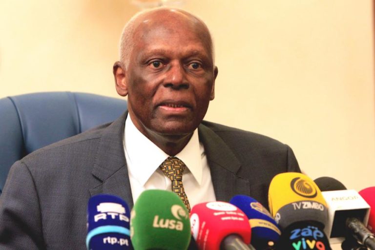Angola: Ex-presidente José Eduardo dos Santos regressa hoje a Luanda após dois anos de ausência