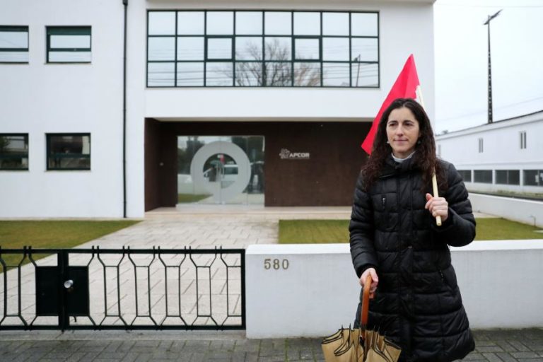 Tribunal condena corticeira da Feira por despedir trabalhadora que denunciou assédio